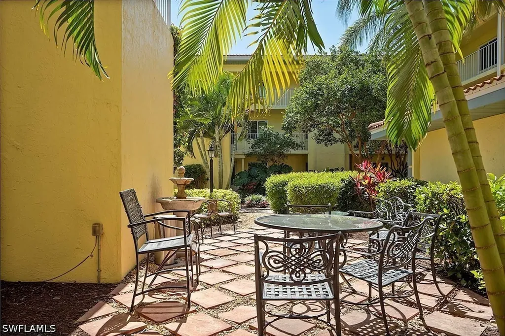 1001 Foxfire Lane Naples FL 34104
