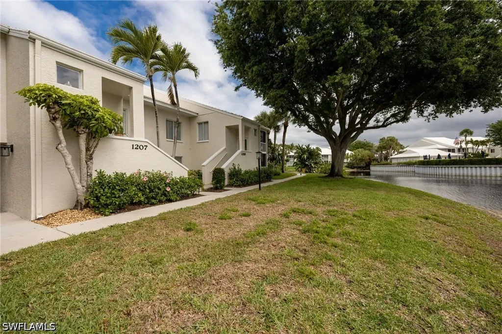 760 Willowbrook Drive Naples FL 34108