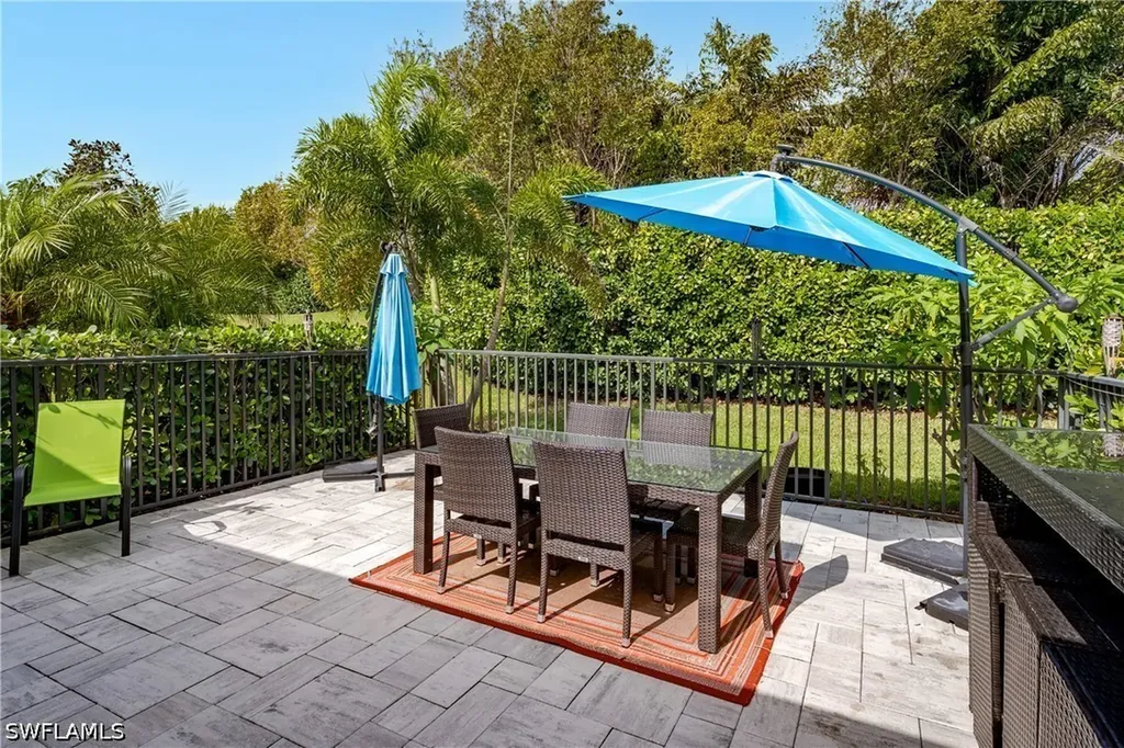 14943 Edgewater Circle Naples FL 34114