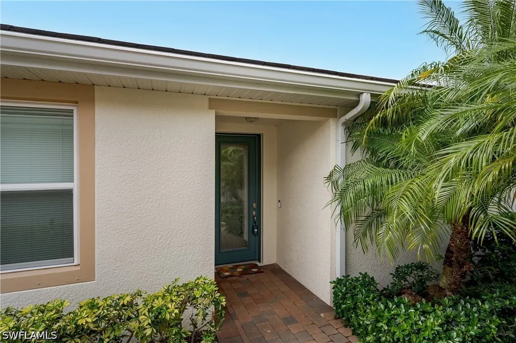 14943 Edgewater Circle Naples FL 34114