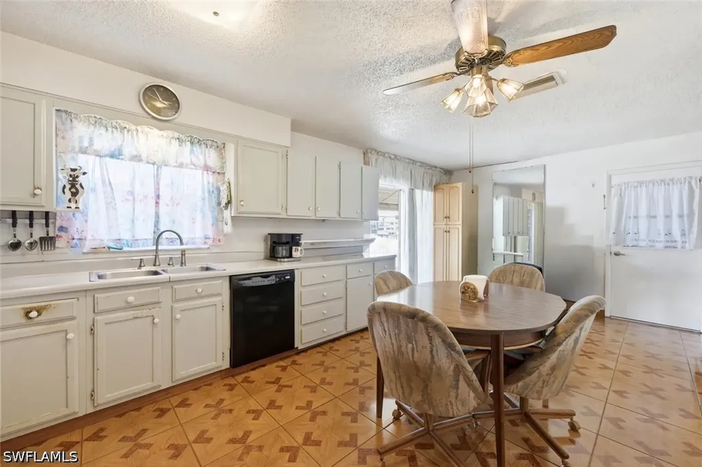 819 98th Avenue N Naples FL 34108