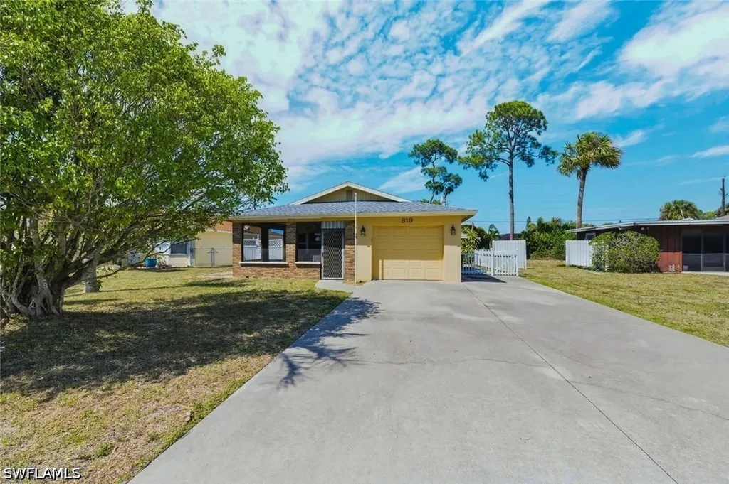 819 98th Avenue N Naples FL 34108