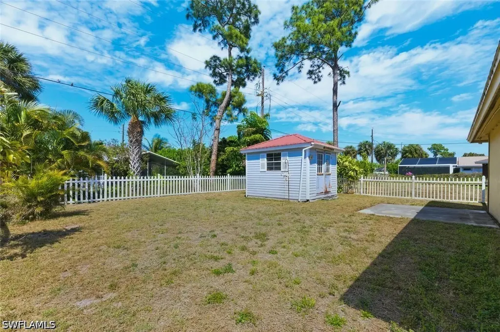 819 98th Avenue N Naples FL 34108