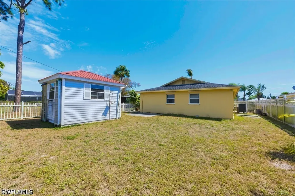 819 98th Avenue N Naples FL 34108