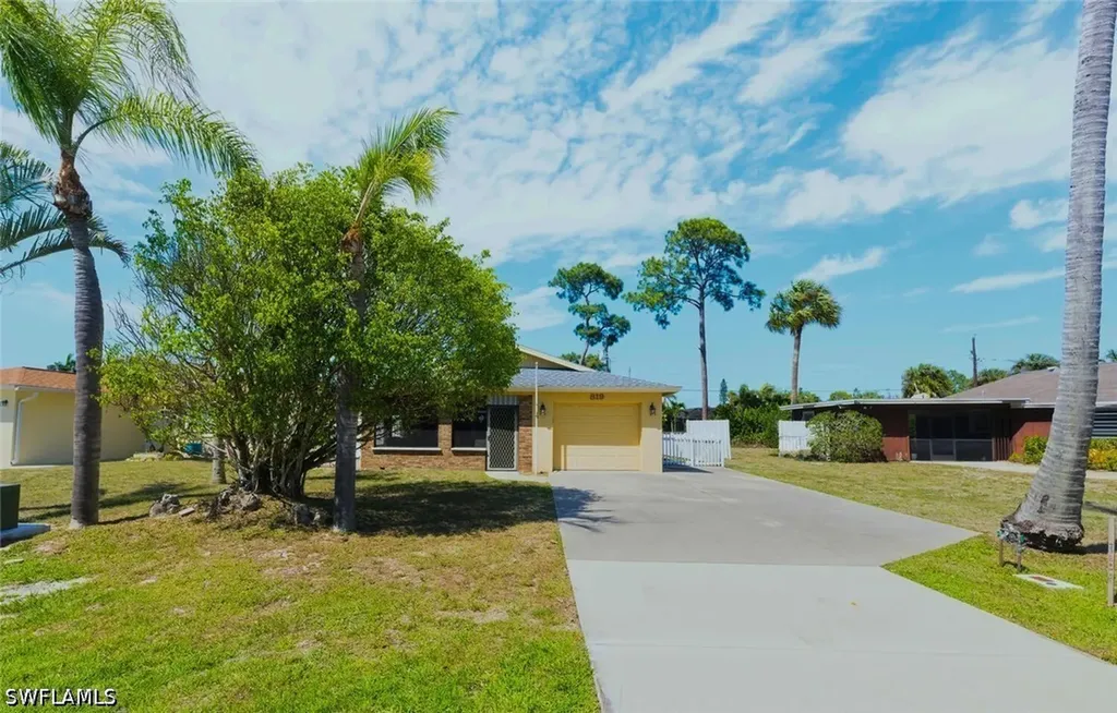 819 98th Avenue N Naples FL 34108