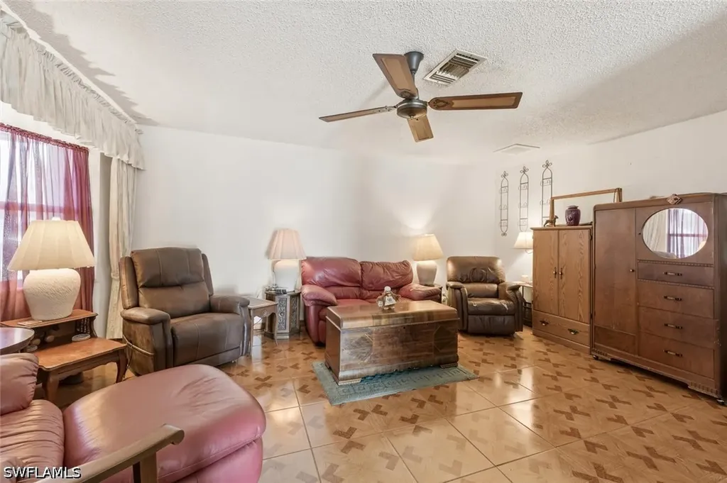 819 98th Avenue N Naples FL 34108
