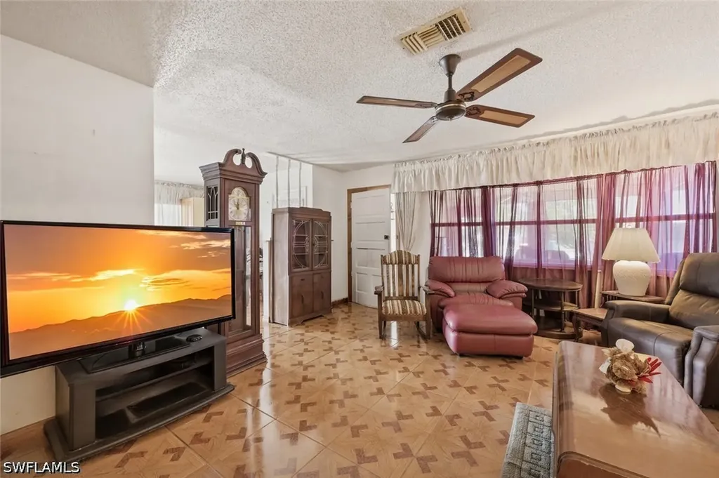 819 98th Avenue N Naples FL 34108