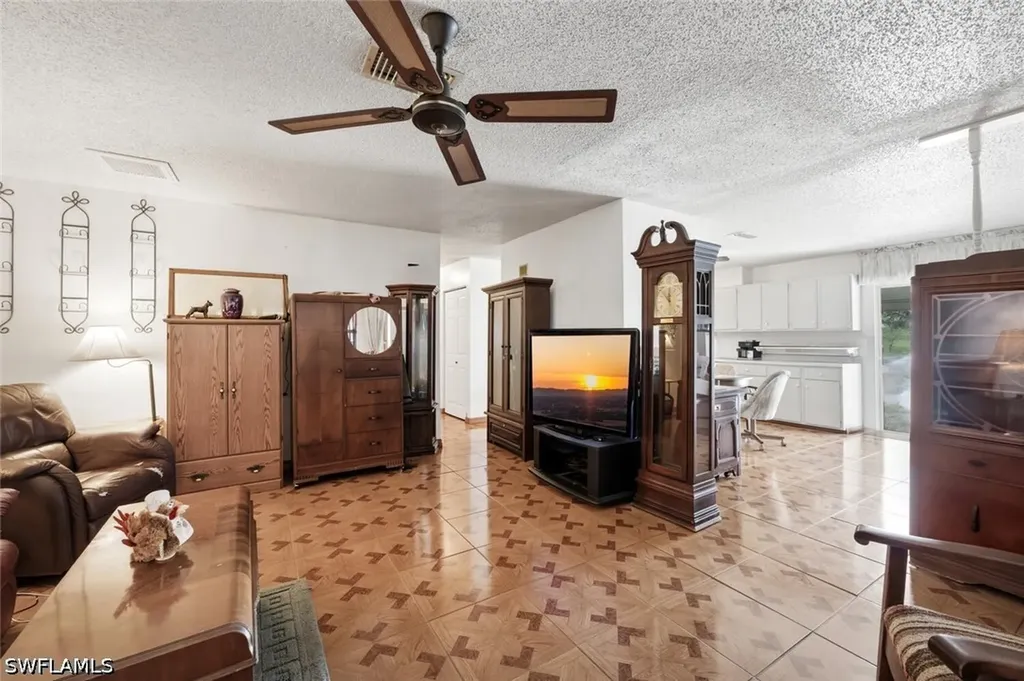 819 98th Avenue N Naples FL 34108