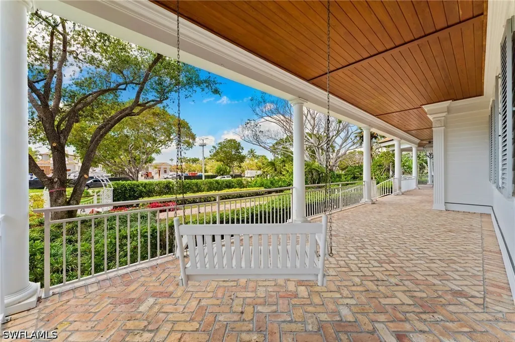 2325 Lantern Lane Naples FL 34102