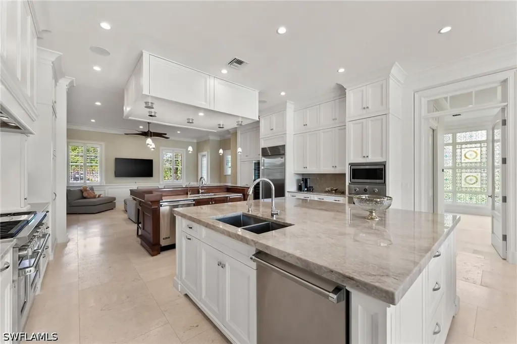 2325 Lantern Lane Naples FL 34102