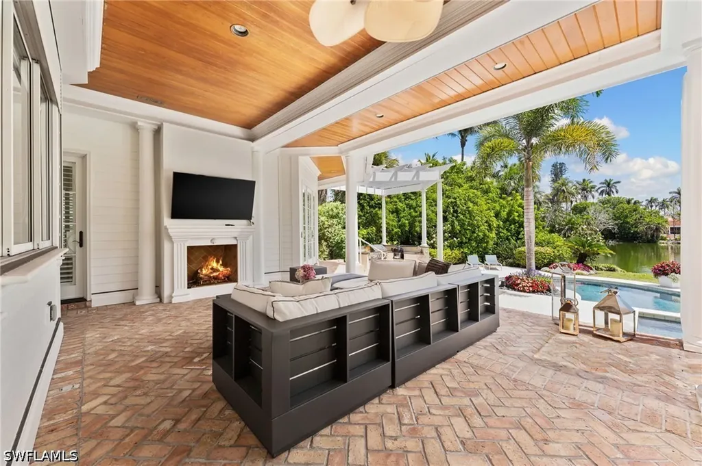 2325 Lantern Lane Naples FL 34102