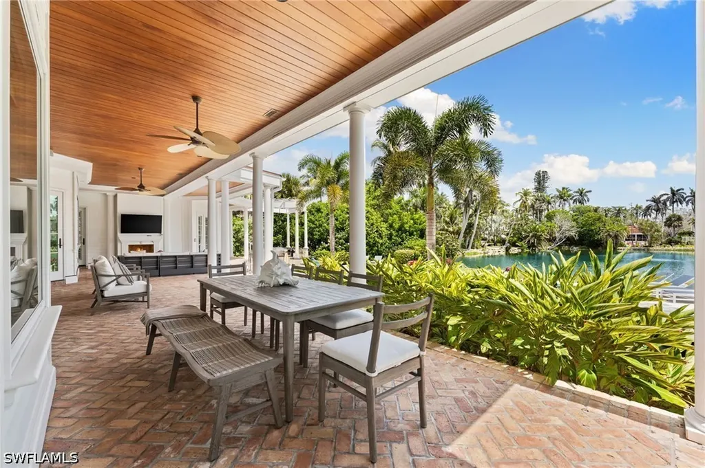 2325 Lantern Lane Naples FL 34102