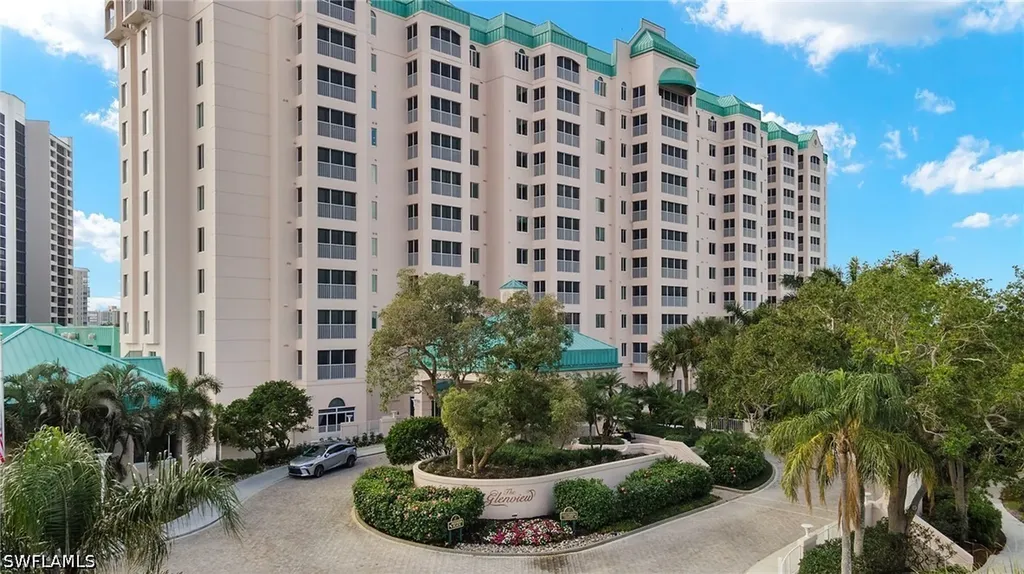 100 Glenview Place Naples FL 34108