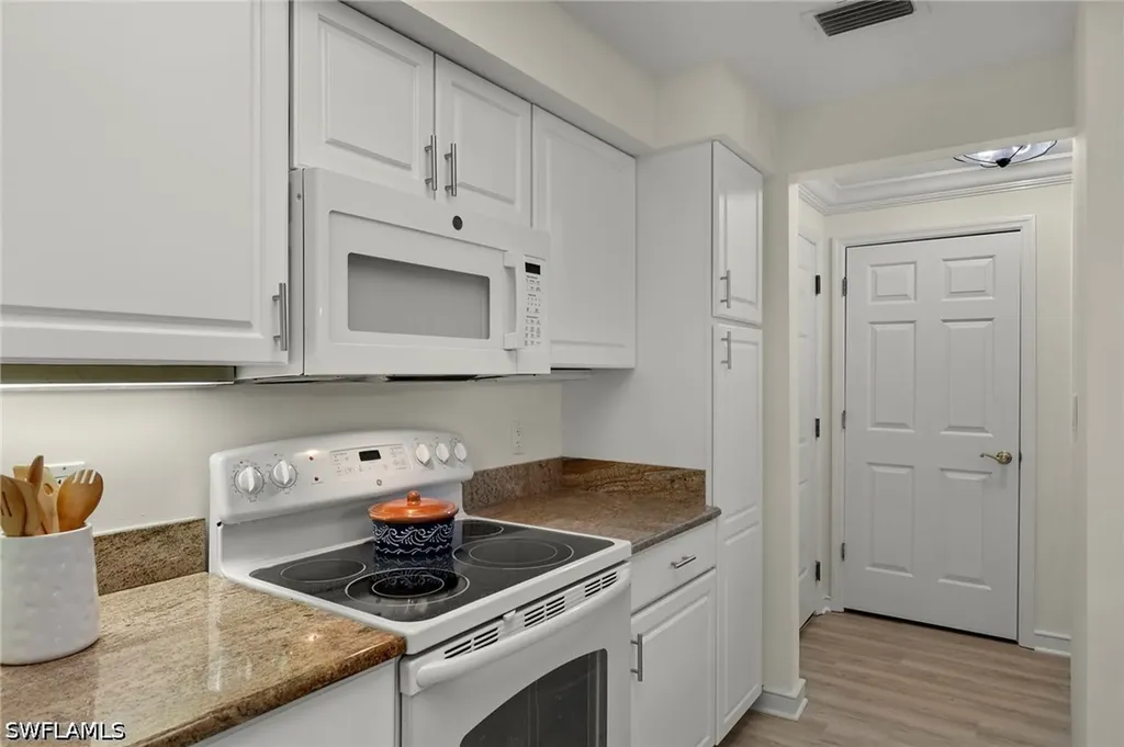 100 Glenview Place Naples FL 34108