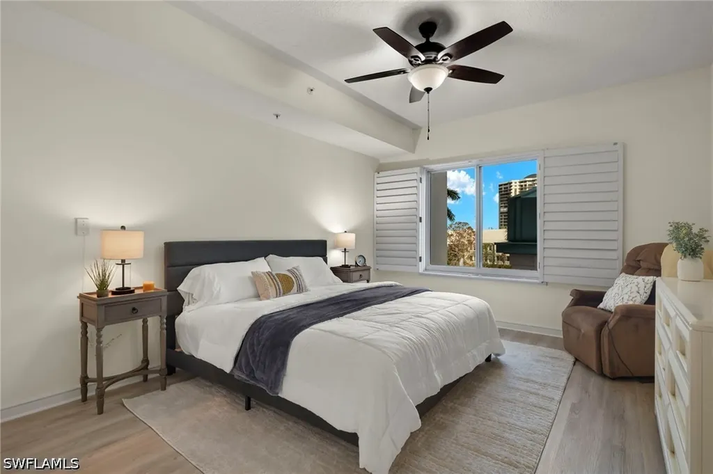 100 Glenview Place Naples FL 34108
