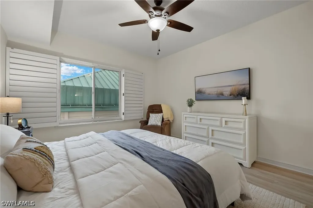 100 Glenview Place Naples FL 34108