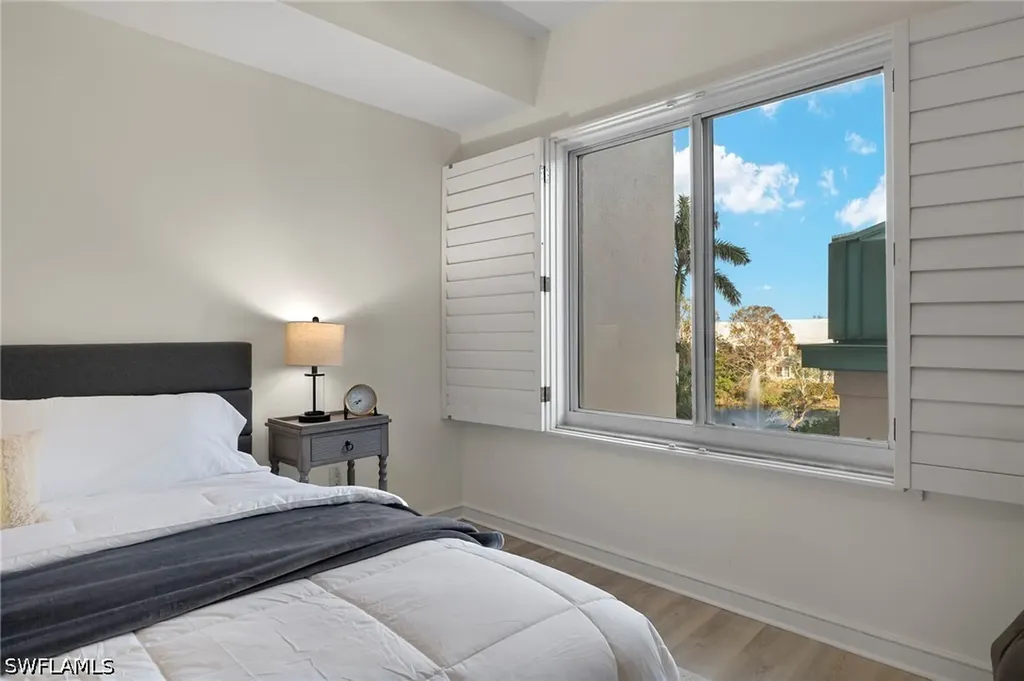 100 Glenview Place Naples FL 34108