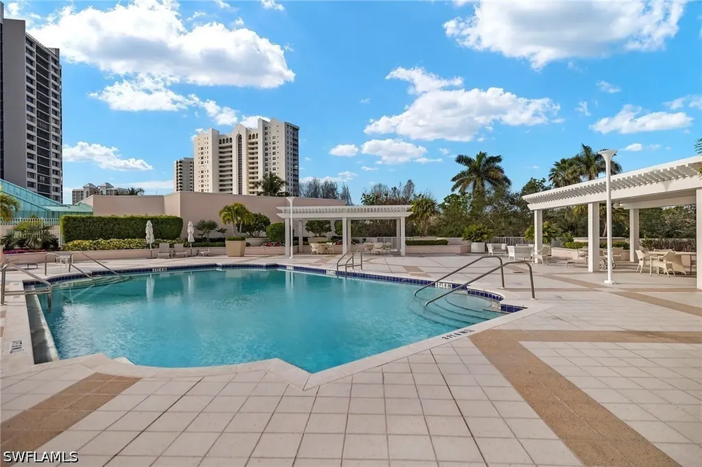 100 Glenview Place Naples FL 34108