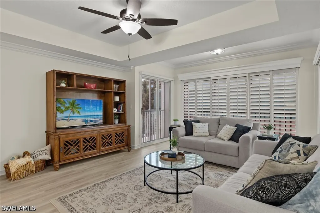 100 Glenview Place Naples FL 34108