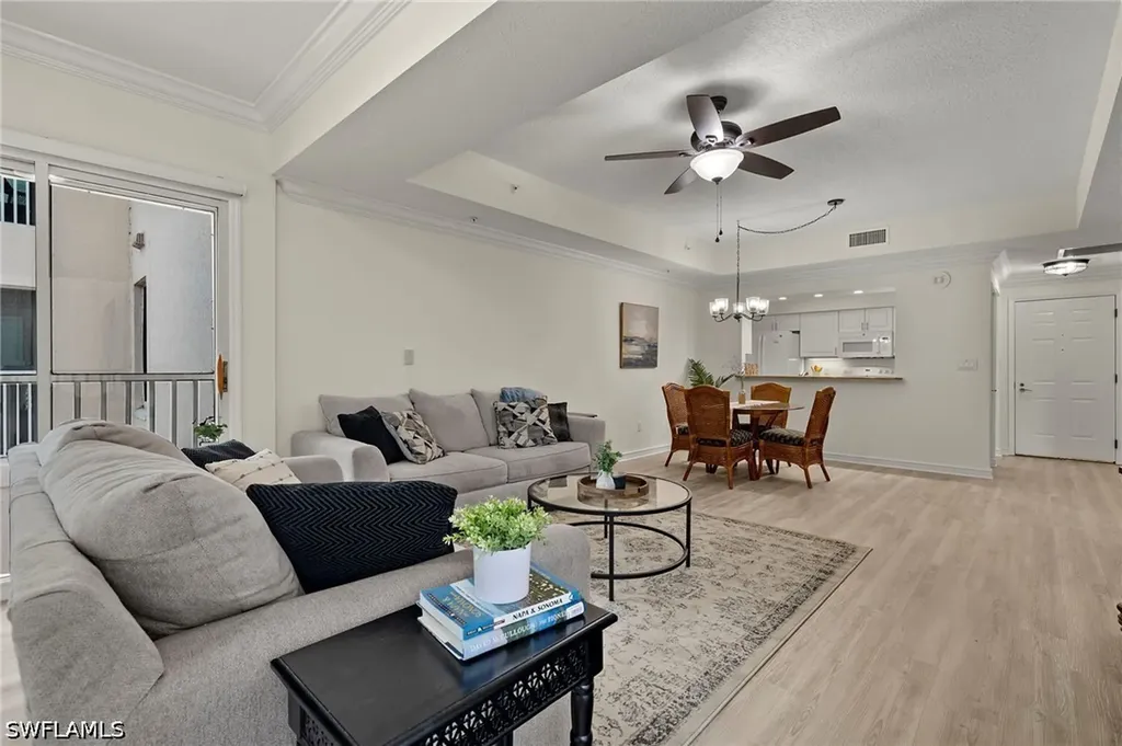 100 Glenview Place Naples FL 34108