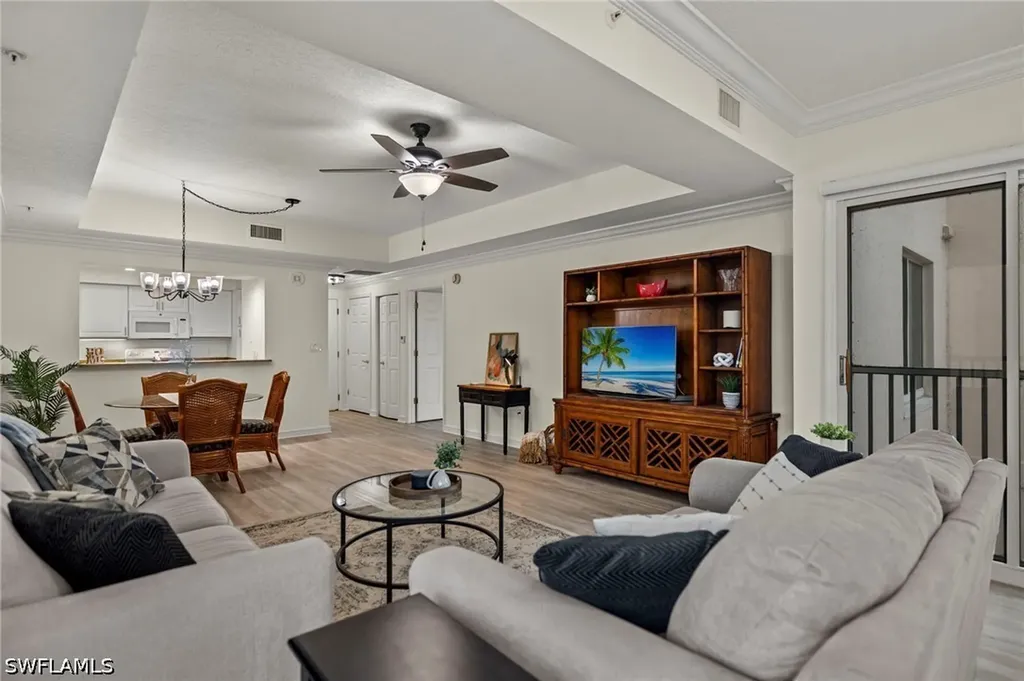 100 Glenview Place Naples FL 34108