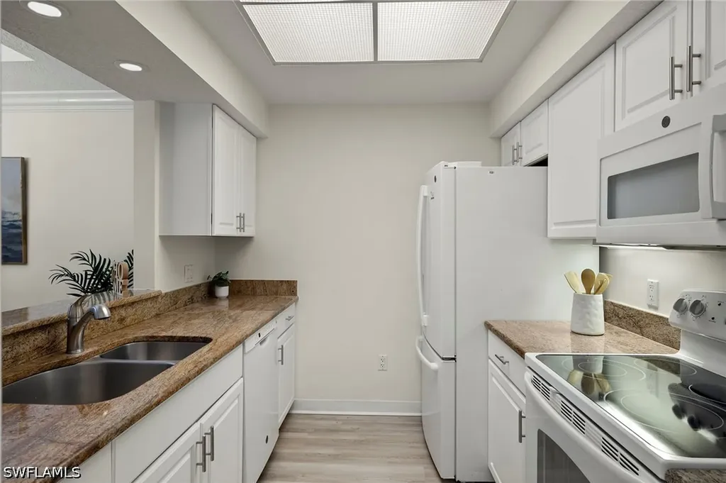 100 Glenview Place Naples FL 34108