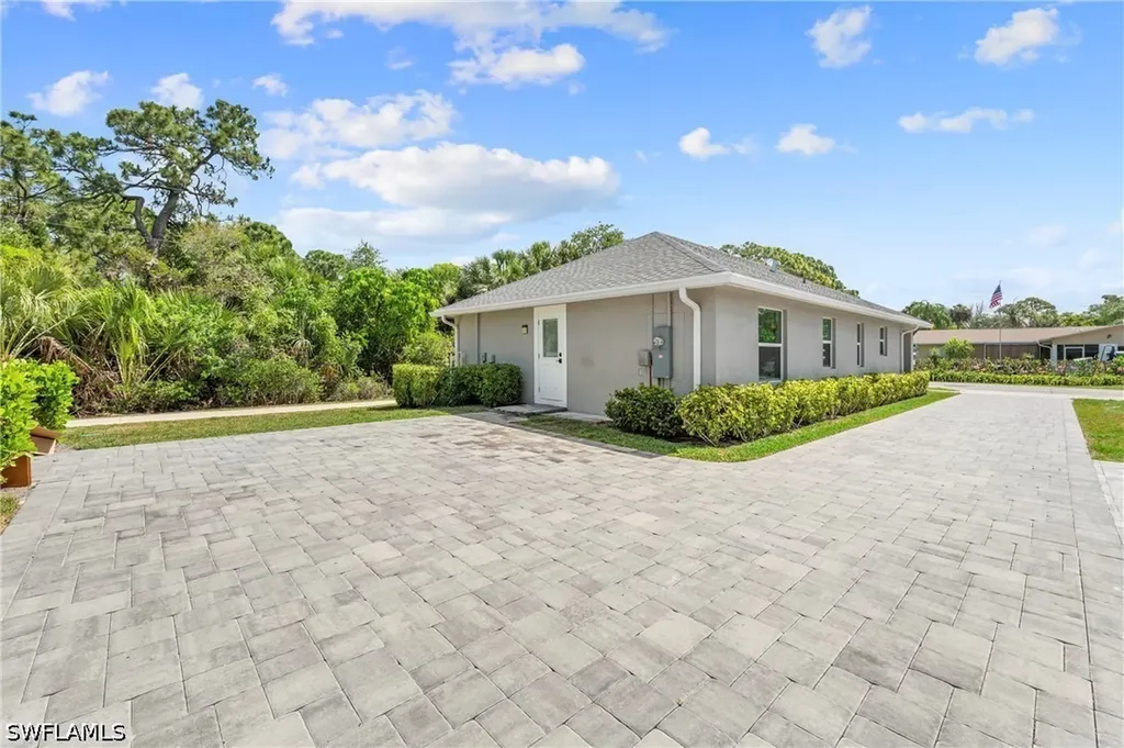 27302 Dortch Avenue Bonita Springs FL 34135