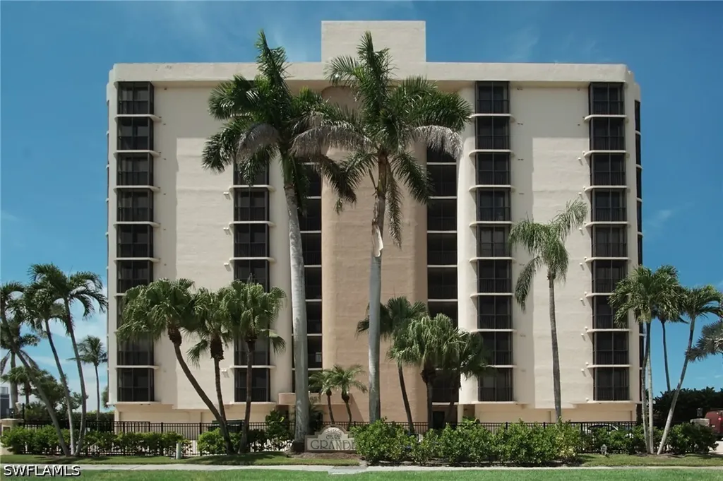 Naples FL, 9653 Gulf Shore Drive, Unit 303