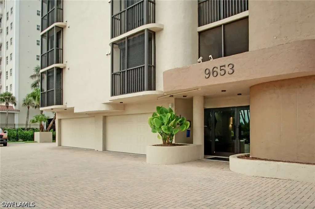 9653 Gulf Shore Drive Naples FL 34108