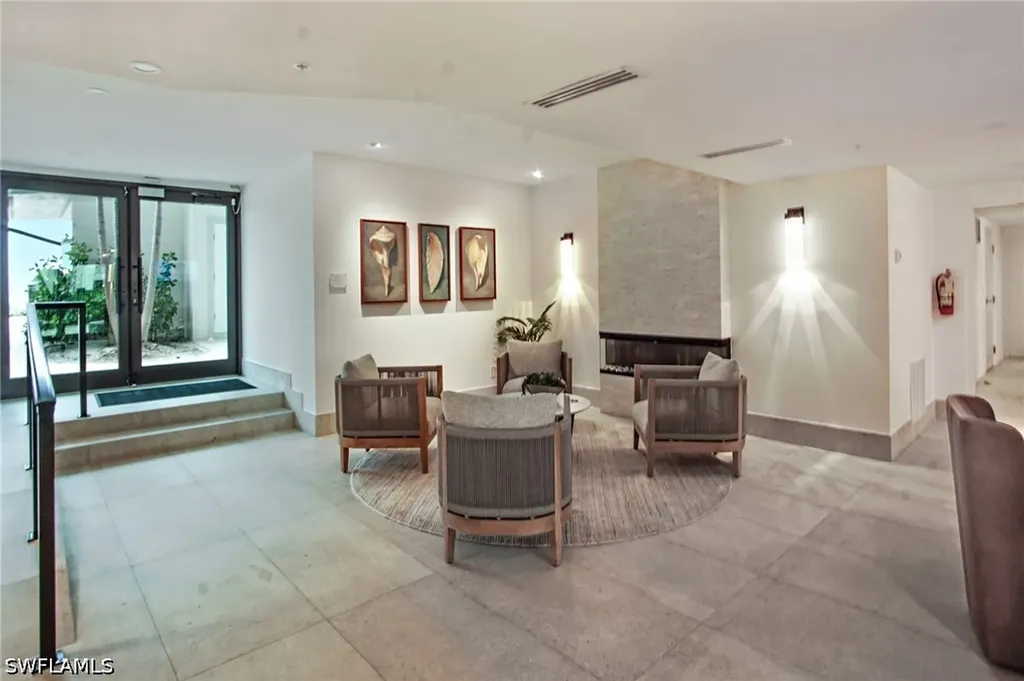 9653 Gulf Shore Drive Naples FL 34108