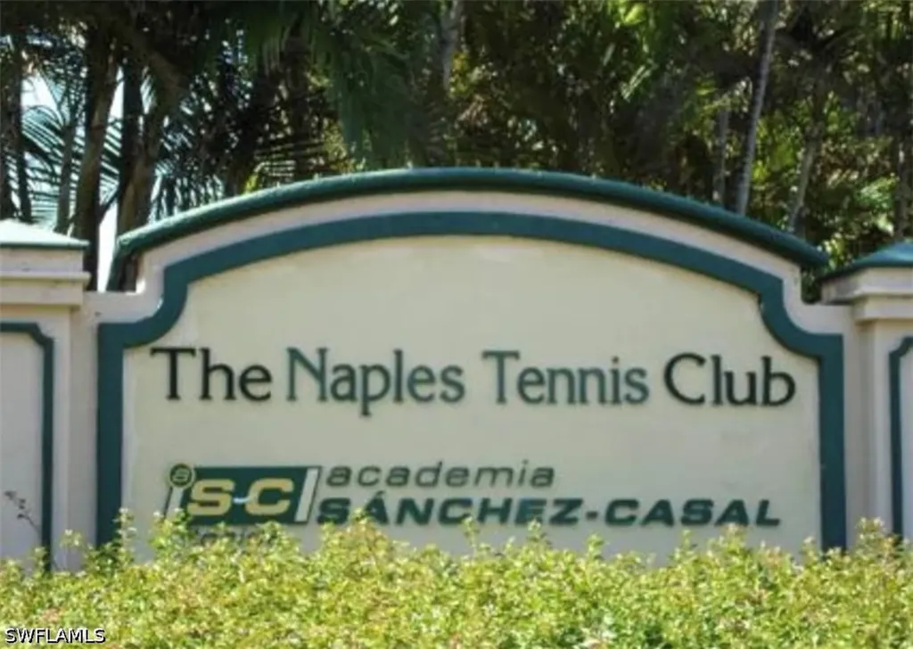 1645 Spoonbill Lane Naples FL 34105
