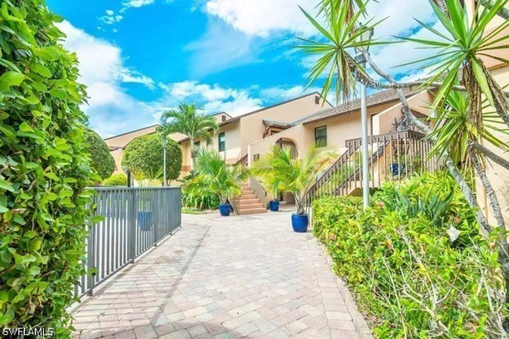 4300 Belair Lane Naples FL 34103