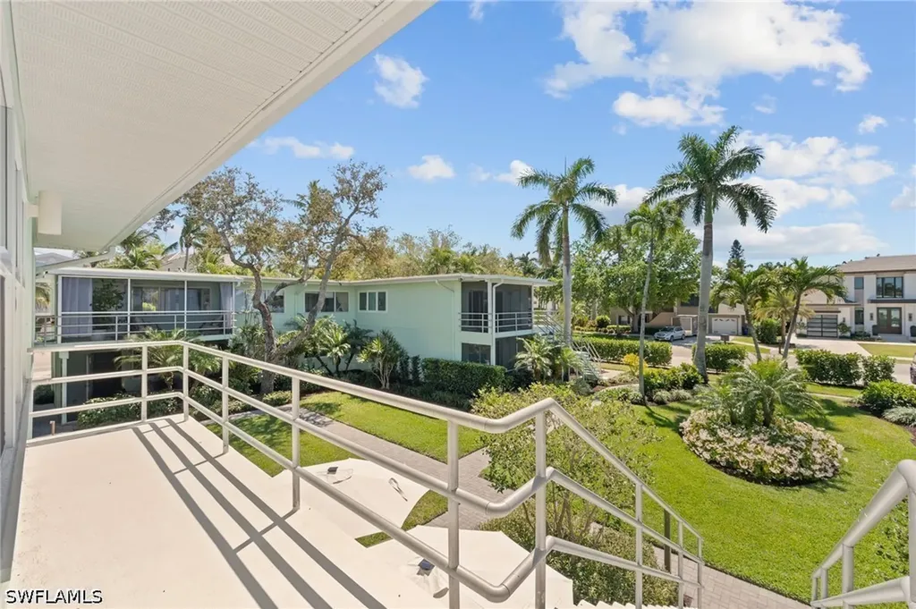 277 8th Avenue S Naples FL 34102