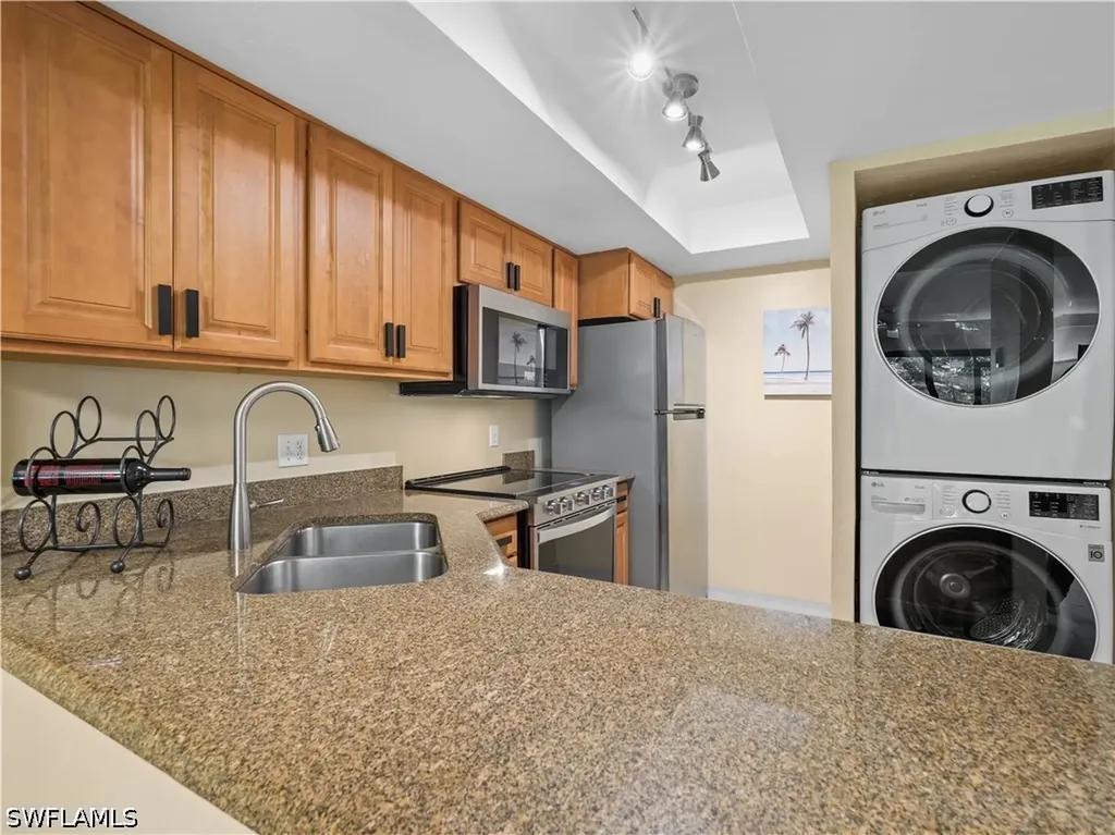 600 Neapolitan Way Naples FL 34103