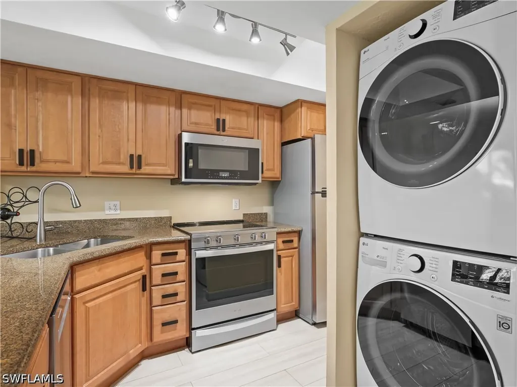 600 Neapolitan Way Naples FL 34103