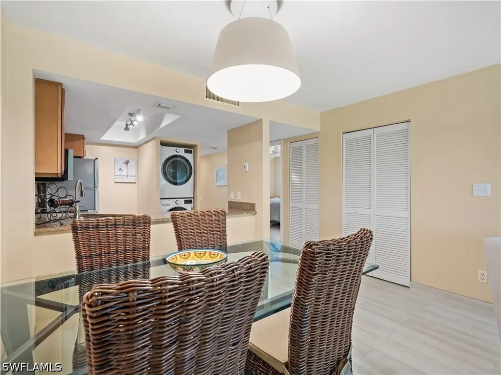 600 Neapolitan Way Naples FL 34103