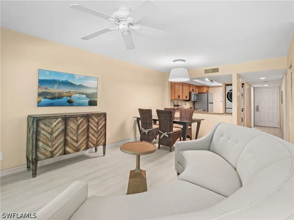 600 Neapolitan Way Naples FL 34103