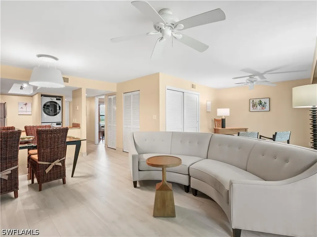 600 Neapolitan Way Naples FL 34103