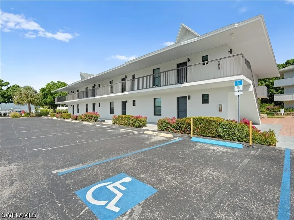 600 Neapolitan Way Naples FL 34103