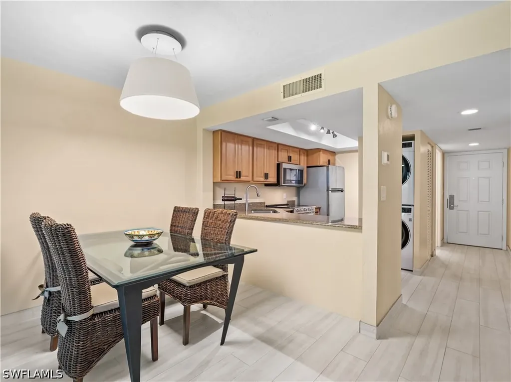 600 Neapolitan Way Naples FL 34103