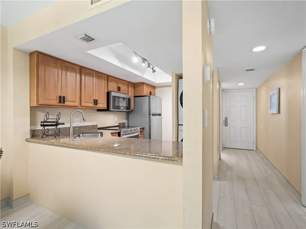 600 Neapolitan Way Naples FL 34103