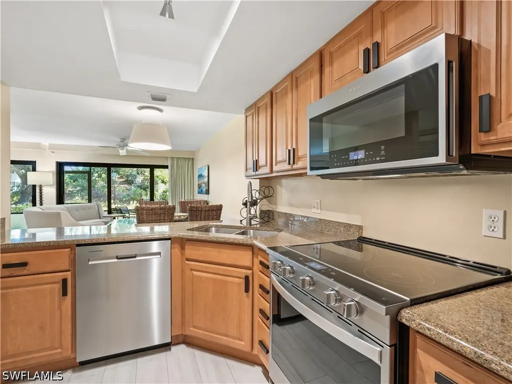 600 Neapolitan Way Naples FL 34103