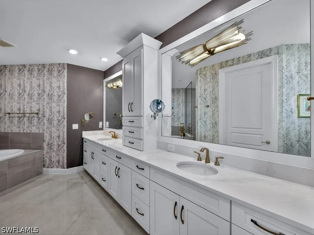 16371 Viansa Way Naples FL 34110