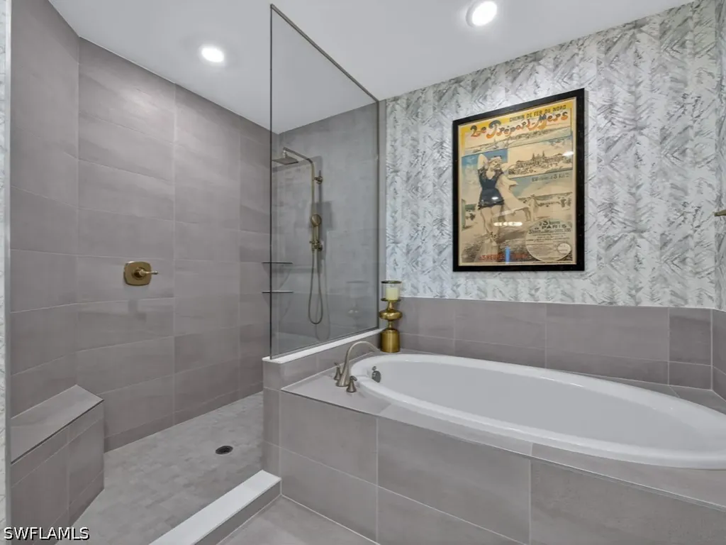 16371 Viansa Way Naples FL 34110