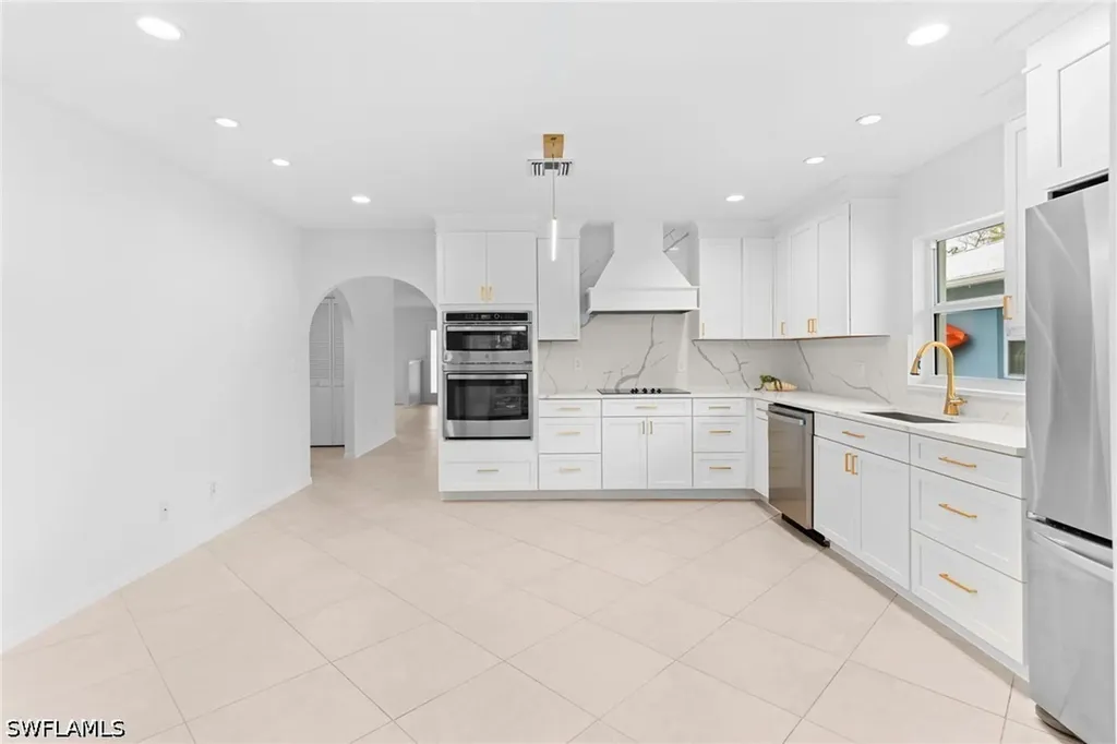 670 103rd Avenue N Naples FL 34108