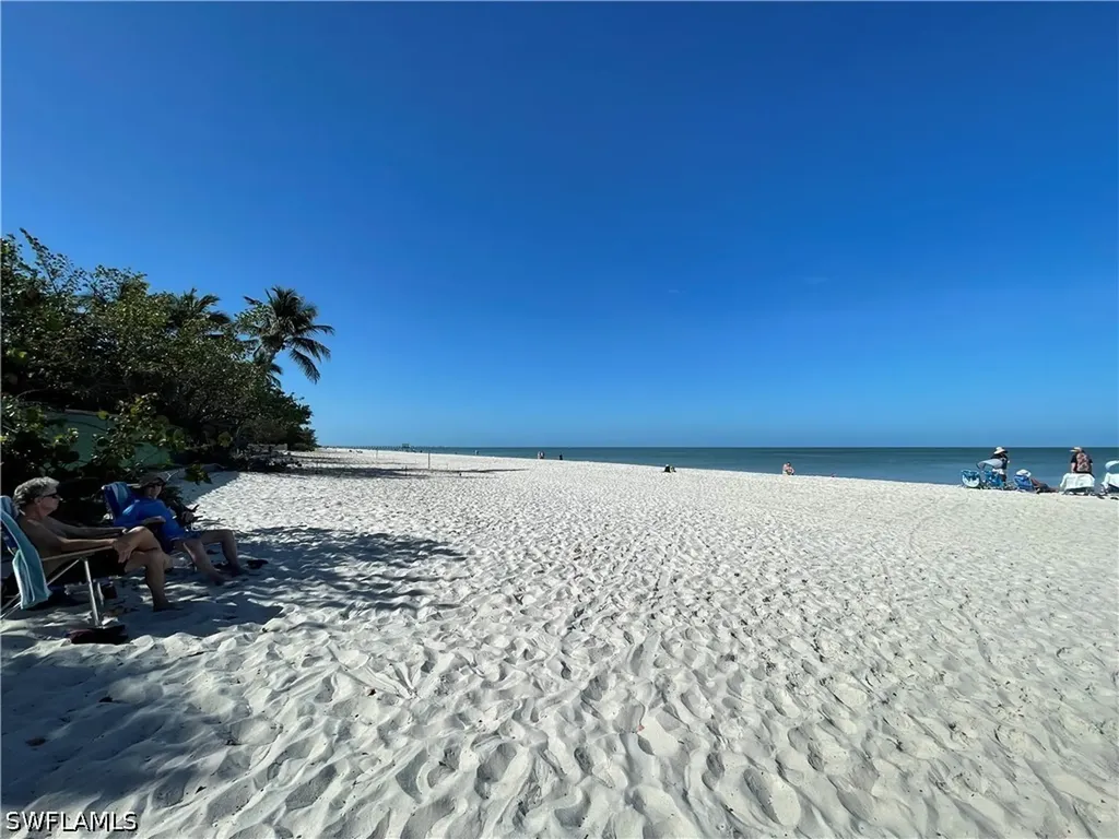 254 6th Avenue S Naples FL 34102-6531