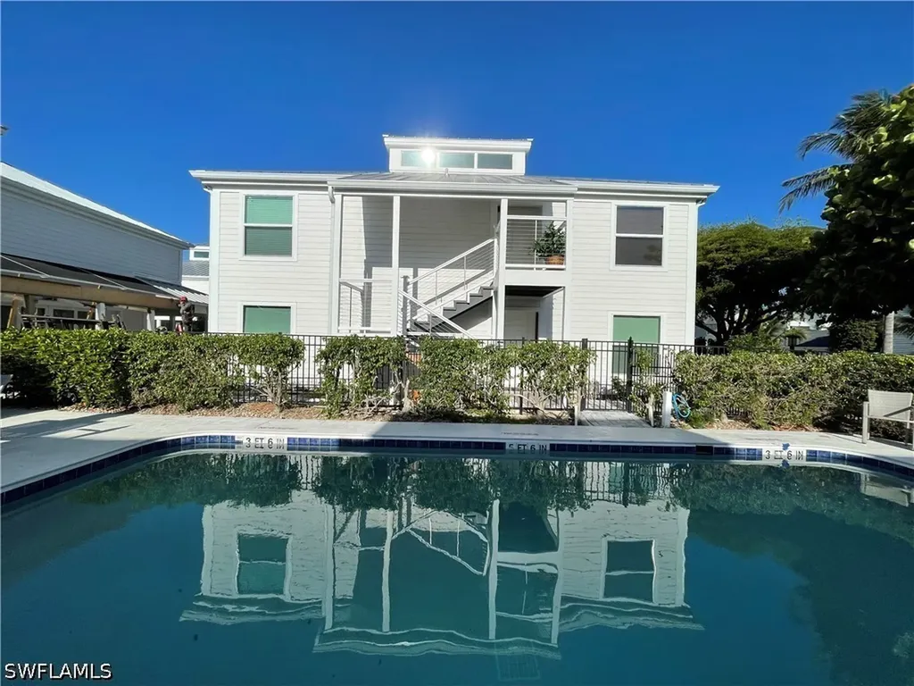254 6th Avenue S Naples FL 34102-6531
