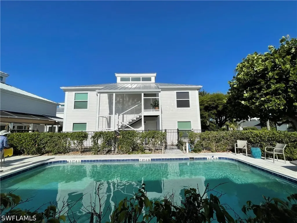254 6th Avenue S Naples FL 34102-6531