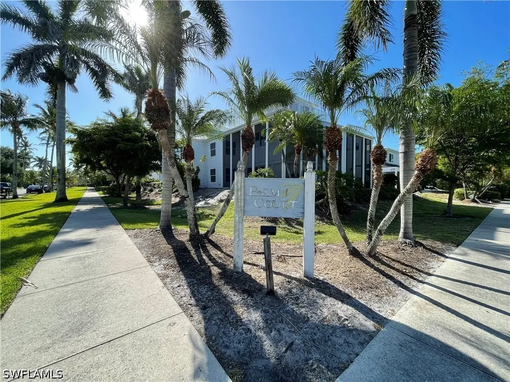 254 6th Avenue S Naples FL 34102-6531