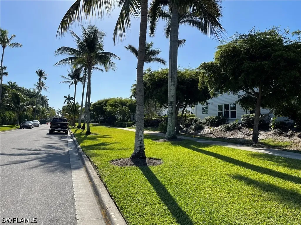 254 6th Avenue S Naples FL 34102-6531